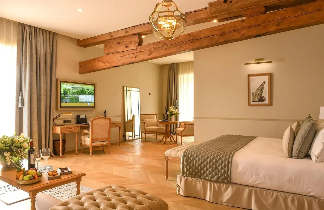 Hotel Chais Monnet & Spa-1